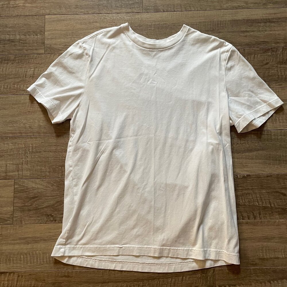 BUNDLE & SAVE! BANANA REPUBLIC 100% Supima cotton tee, Men's size L.